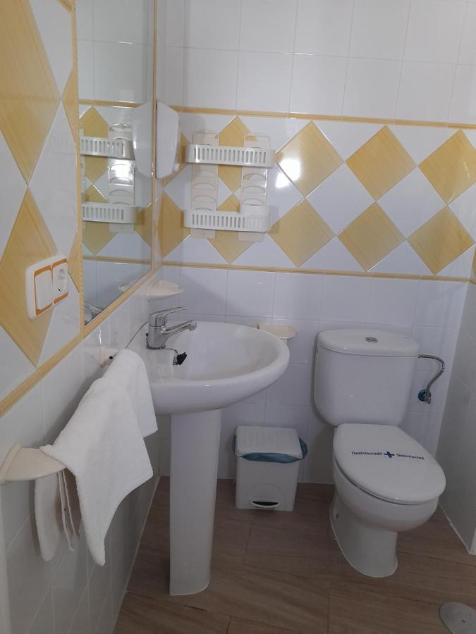 Hostal Casandra - Antiguo Hostal Los Valencianos Конил-де-ла-Фронтера Стая снимка