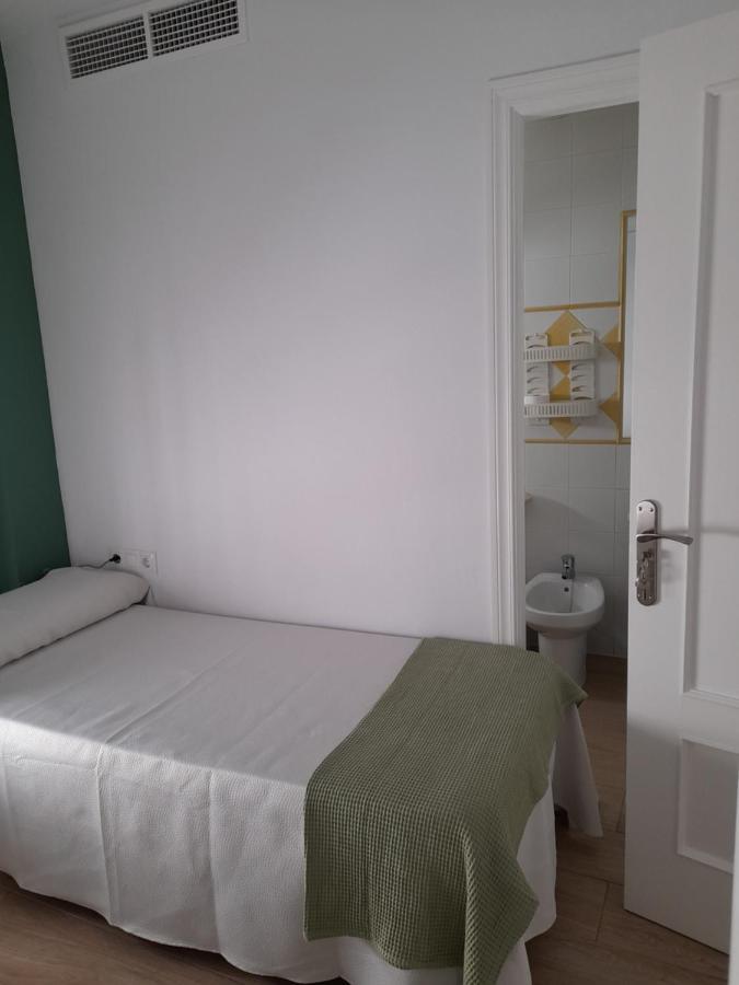 Hostal Casandra - Antiguo Hostal Los Valencianos Конил-де-ла-Фронтера Стая снимка